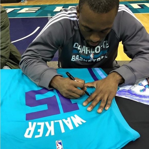 Kemba Walker Signed Charlotte Hornets Jersey #15 Teal Size L NBA - Picture 3 of 10